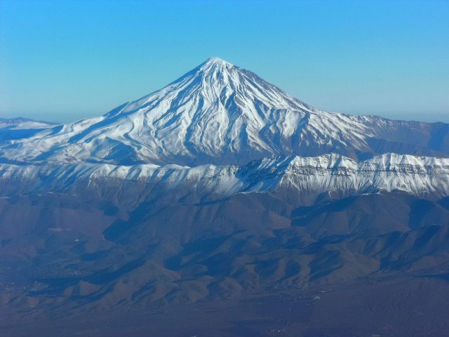 1280px-Aerial_View_of_Damavand_26.11.2008_04-25-38